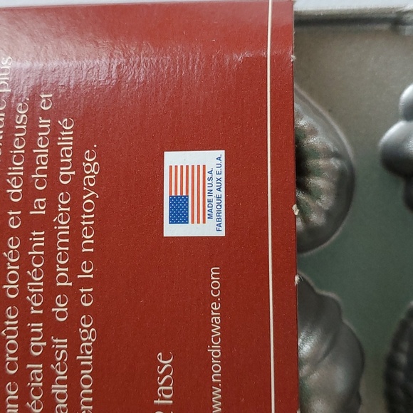 Nordic Ware Platinum Collection 30 Bundt Tea Cake - Candy Mold New Made in USA - Picture 8 of 11